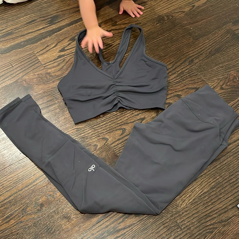 Alo wild thing bra and high waist airbrush legging